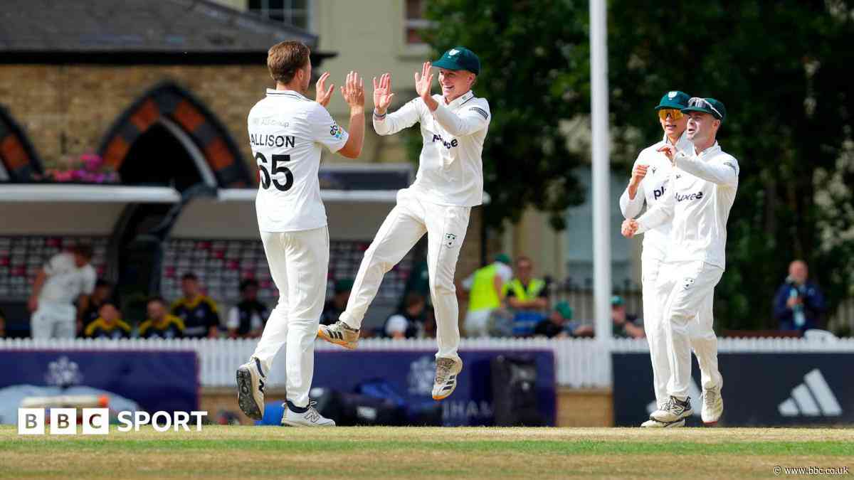 Allison wickets give Worcs edge at Glos before rain