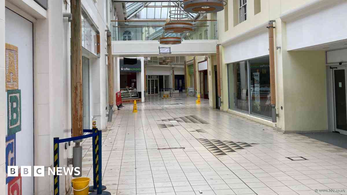 Go-ahead for 'eyesore' shopping centre demolition