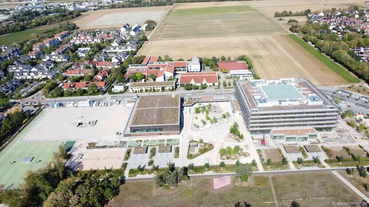 Endlich Unterrichtsstart: Gymnasium Kirchheim öffnet vier Jahre verspätet – 150 Schüler bleiben im Container