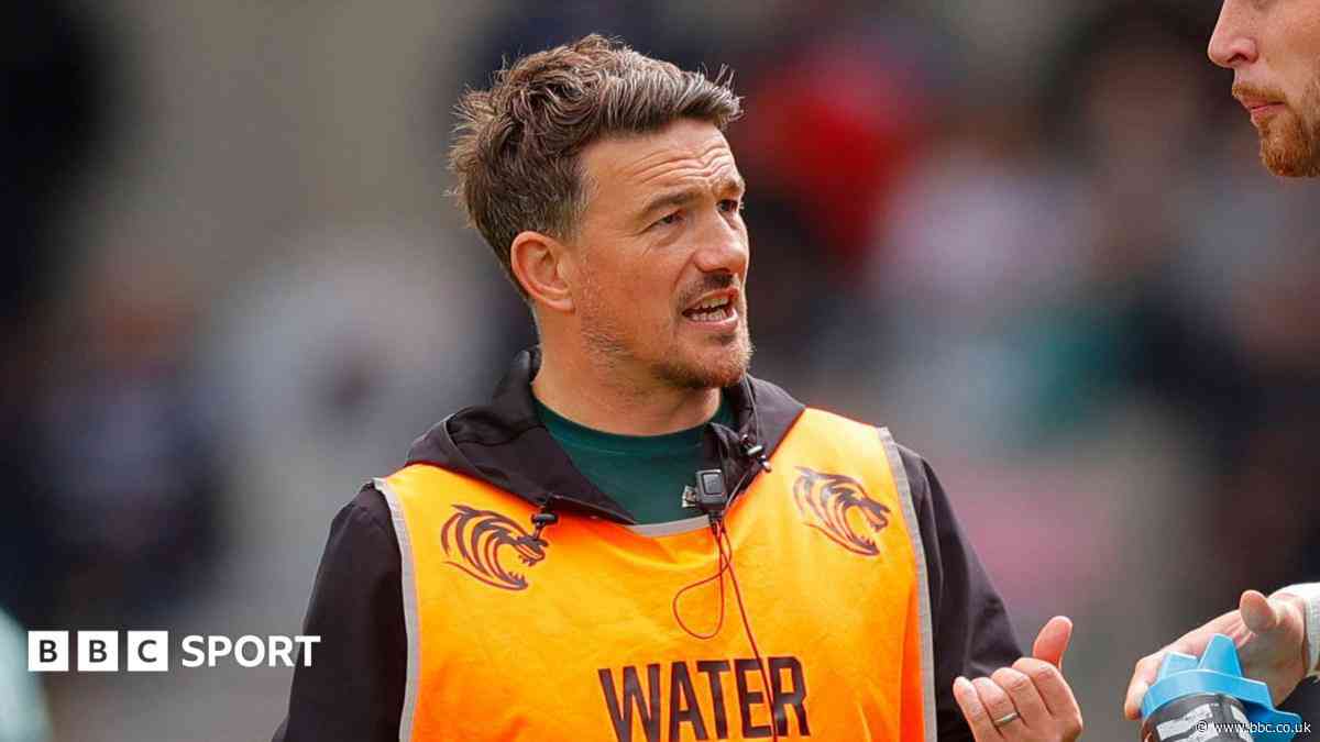 Wales appoint Leicester's Davies as kicking coach