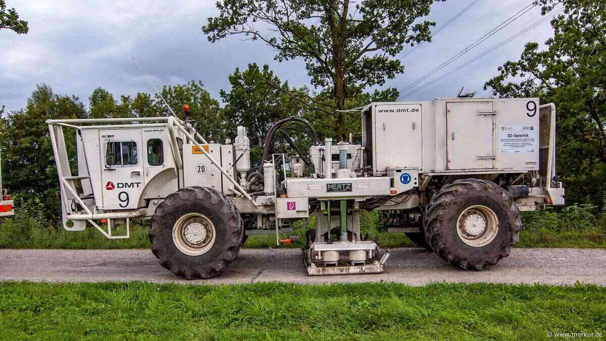 Vibro-Trucks erkunden Untergrund unter Starnberg auf Tiefengeothermie