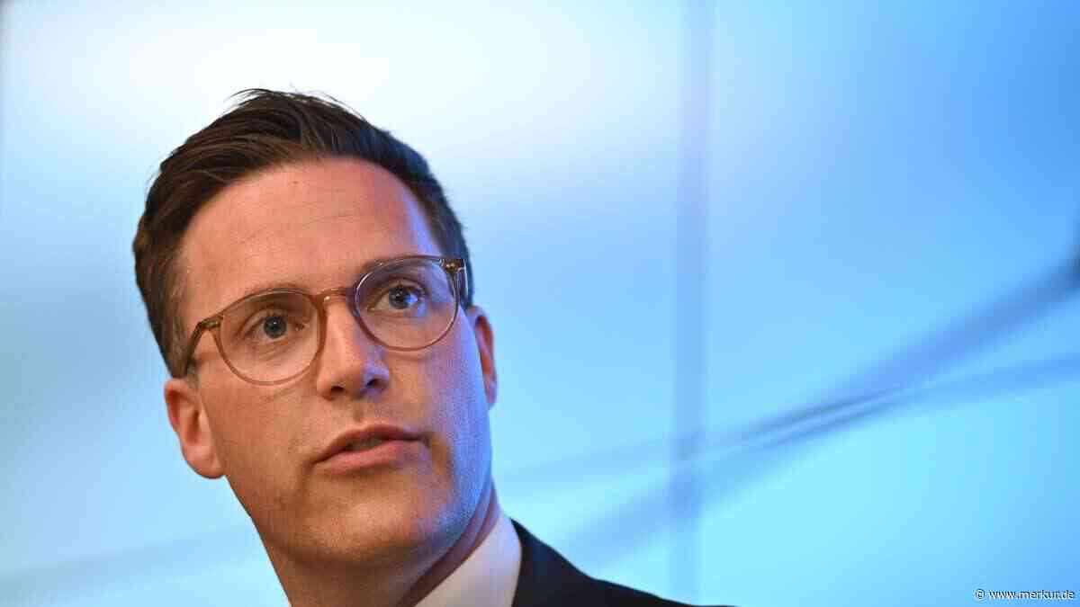 „Sofort angehalten und zum Auto gerannt“: Innenminister leistet Ersthilfe bei schwerem Unfall