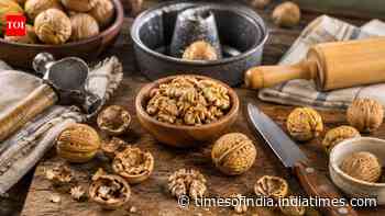 How to crack walnuts without a nutcracker: Easy kitchen methods to open them safely