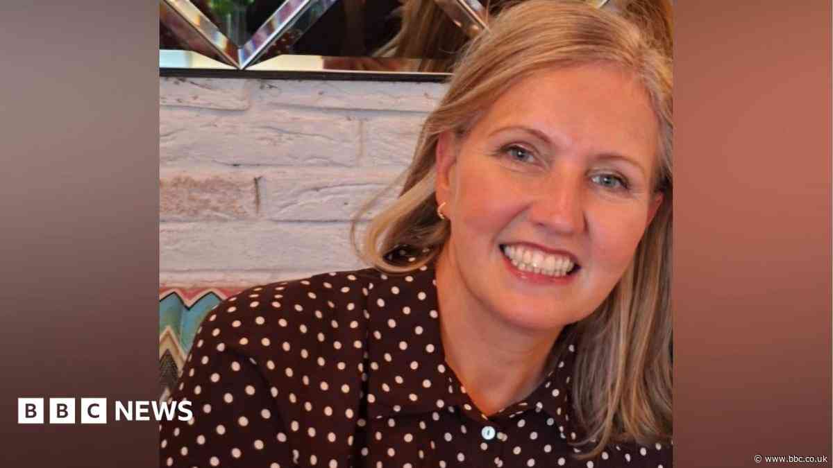 Nurse passes maths GCSE after 40-year wait