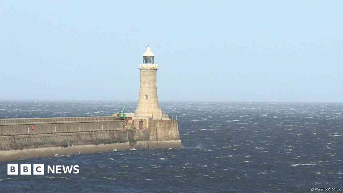 Newly restored pier shut after vandal attack