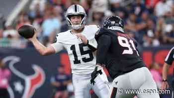Kubiak keeps QB race going: 'Got another week'