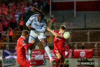 Tolu viert eerste officiële Ajax-goal iets te enthousiast: 'Ik voel het nu pas'