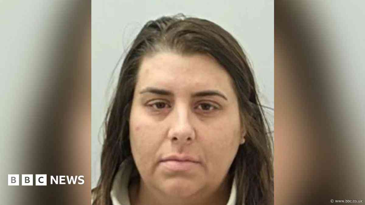 Prison nurse struck off over smuggling drugs into jail