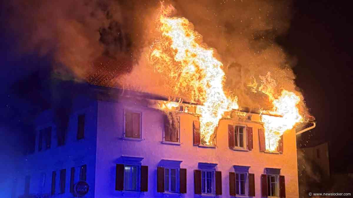 LIVE | Trappenhuis stort in bij brand in Zwitsers restaurant, meerdere vermisten en gewonden
