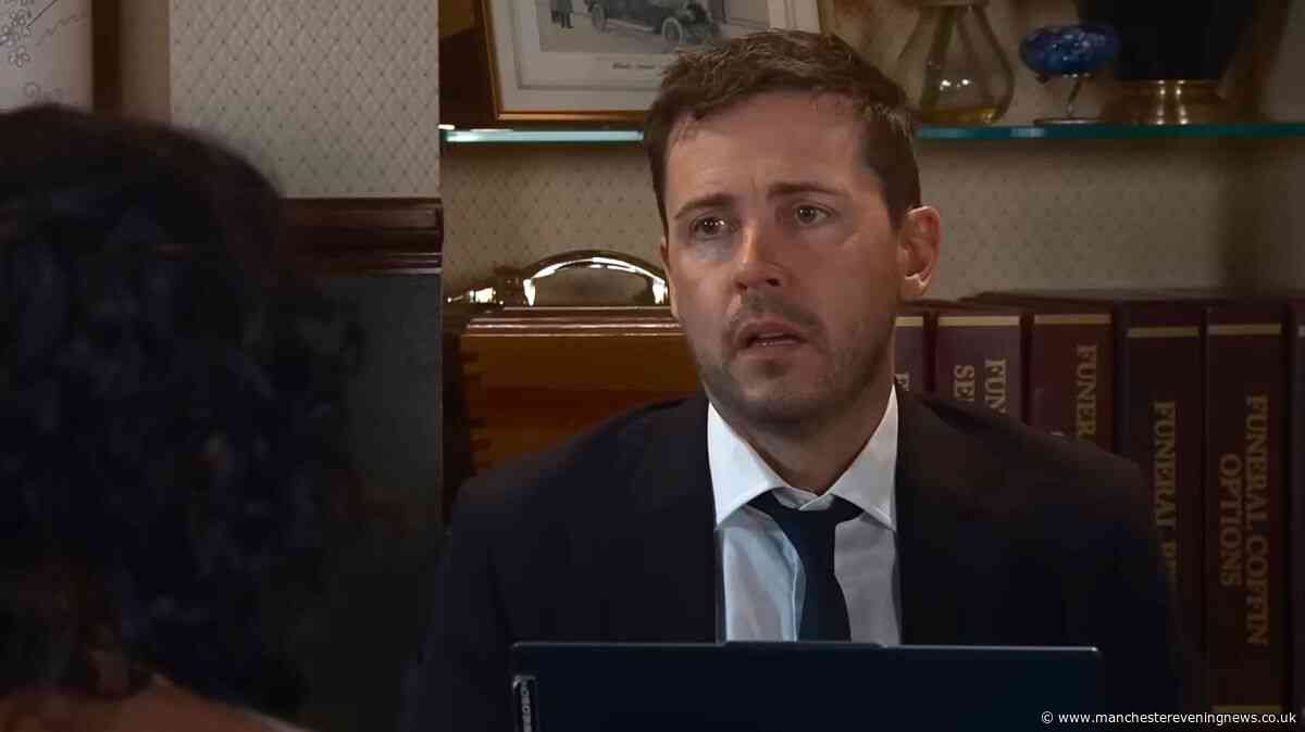 Coronation Street fans think they've rumbled Todd Grimshaw problem after worrying signs