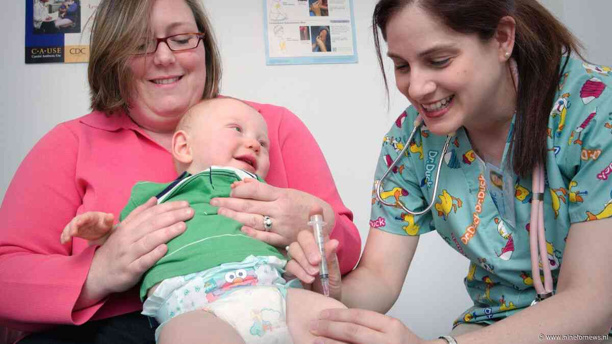 Moedermagazine stuurt columnist de laan uit na kritische column over kindervaccinaties