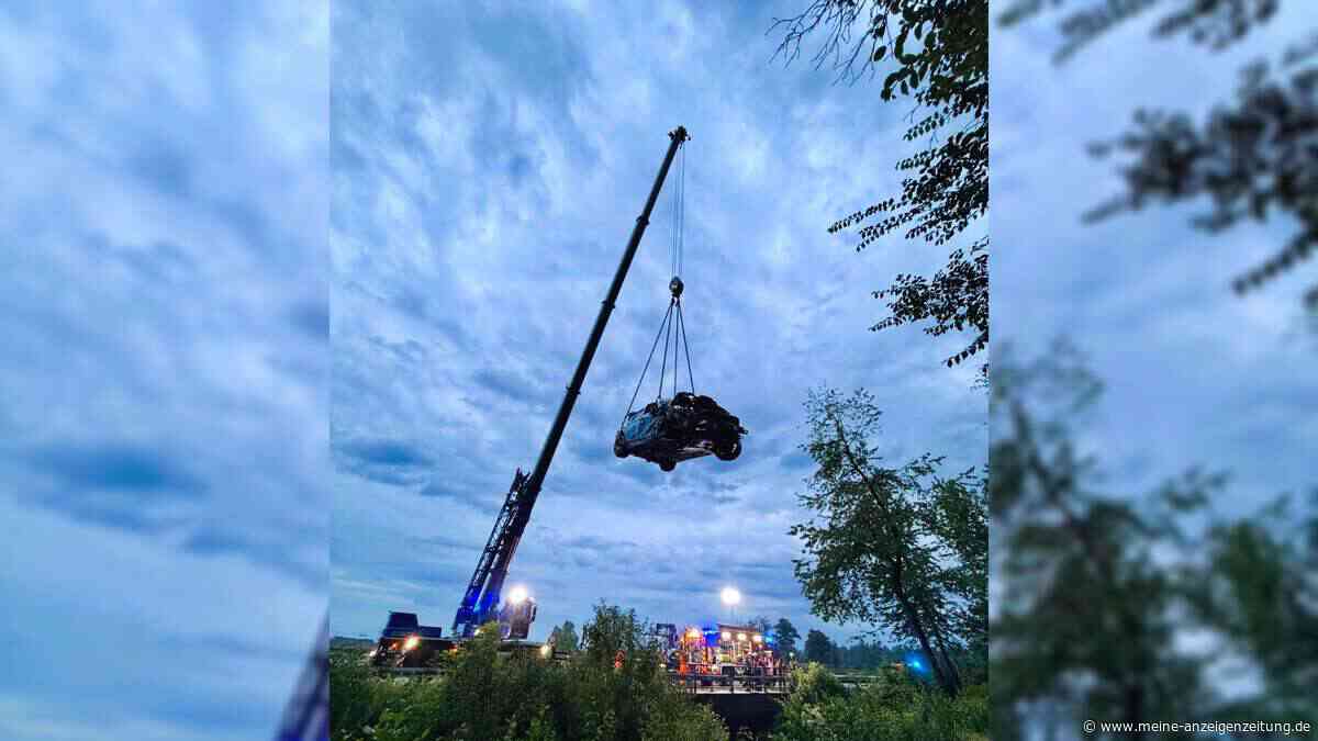 Unfall auf der A92: Auto durchbricht Leitplanke – Vater und Tochter schwer verletzt