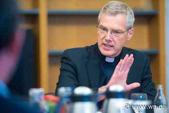 Bischof Heiner Wilmer im Interview: Warum die Kirche politisch sein muss