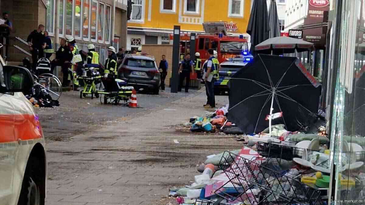 Auto fährt durch Fußgängerzone in Hessen – Mindestens ein Verletzter