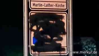 Islam-Schilder in Oberbayern erneut mit Farbe besprüht – Polizei ermittelt