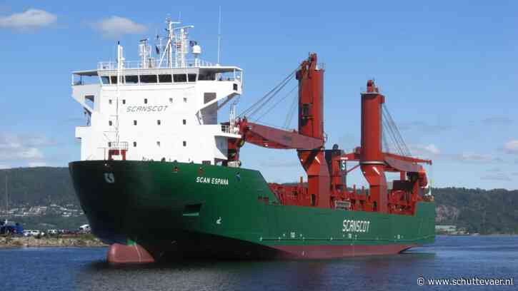 Bemanning vrachtschip SLNC York geëvacueerd na lekkage in machinekamer