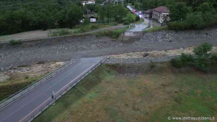 Lombardia, le precipitazioni distruggono un ponte a Sonico, resta chiusa la SS42: le immagini dal drone