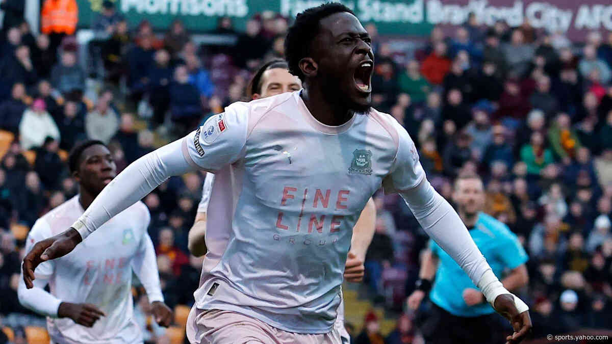 Salford sign Plymouth midfielder Wiredu