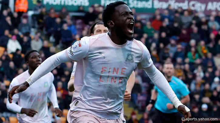 Salford sign Plymouth midfielder Wiredu