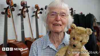 Cellist Jaquelin du Pre's belongings up for auction