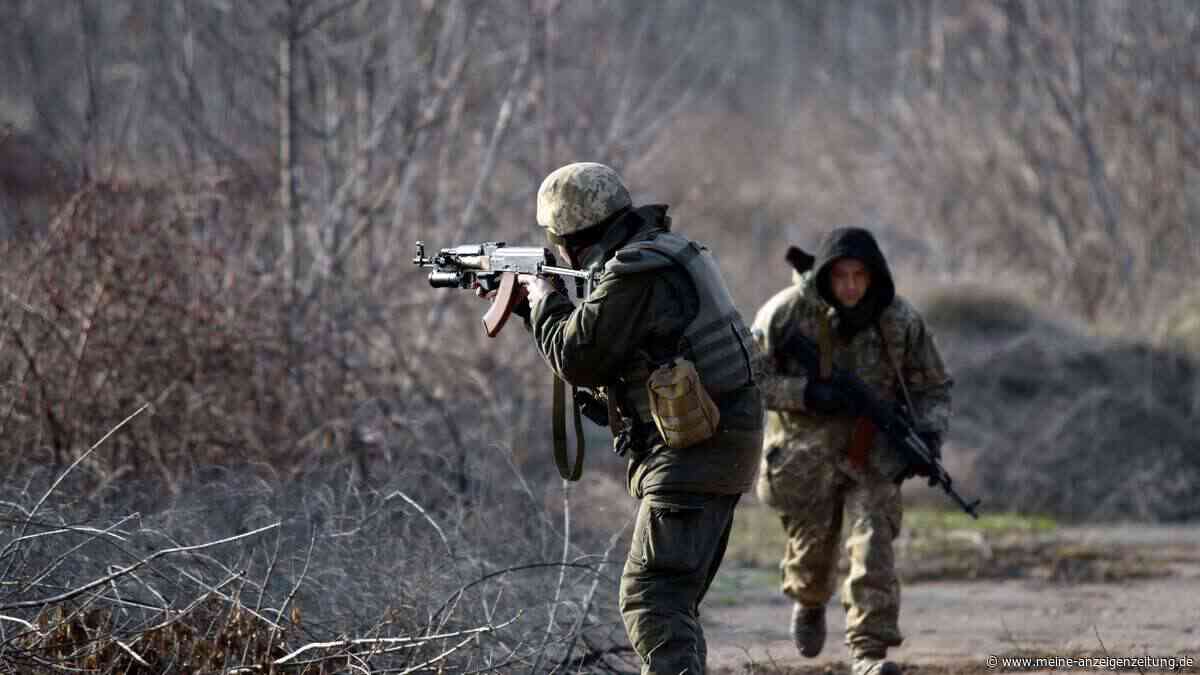 Flucht statt Krieg: Hunderte ukrainische Soldaten schleichen sich von Truppenübungsplatz davon