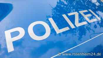 Mit der Faust geschlagen – Motorradfahrer greift Fußgänger in Ampfing an