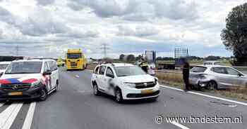 Twee auto’s botsen op A58 bij Wouwse Plantage, forse schade