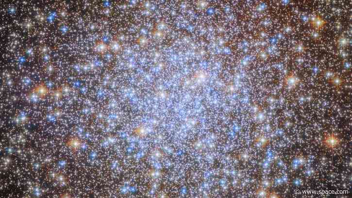 Ancient stars dazzle in a celestial chandelier | Space photo of the day for Aug. 21, 2026