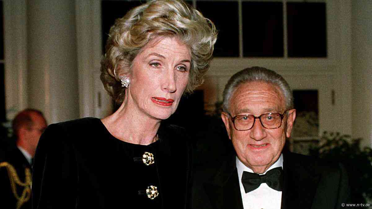 Ihre Größe verblüffte Mao Zedong: "Ultimative Diplomatin": Henry Kissingers Witwe Nancy ist tot