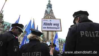 „Im Rathaus sind die Räuber“: Beamte in Hamburg protestieren gegen Mehrarbeit