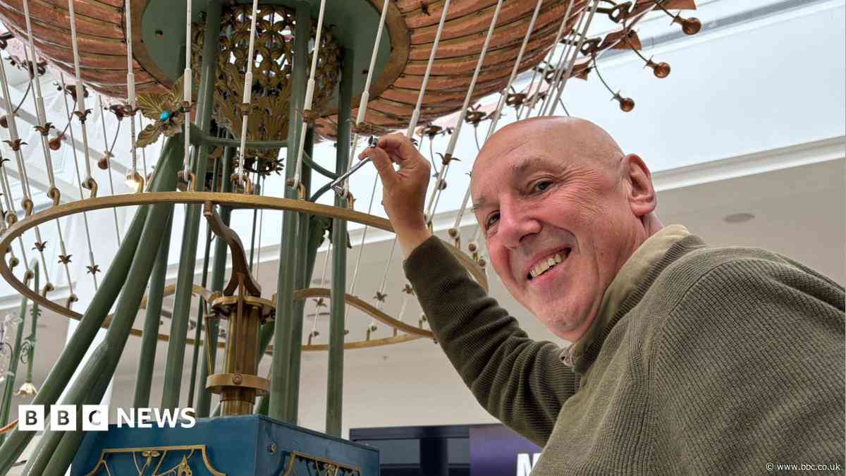 Shopping centre clock to return to original site