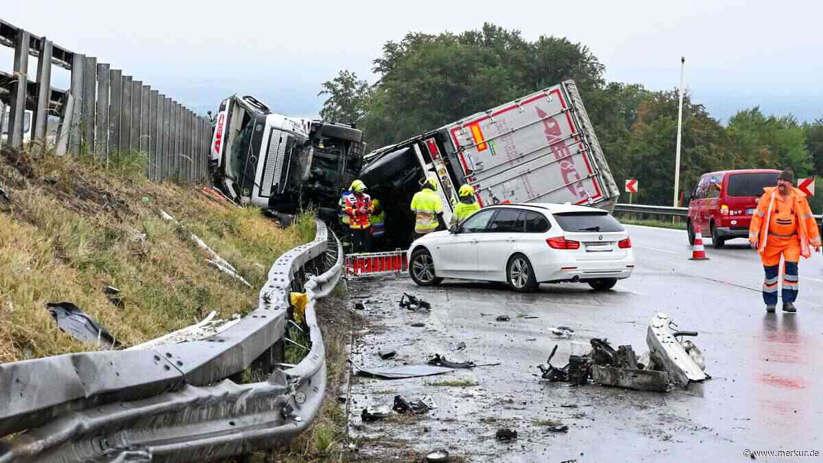 Unfall auf A8 am Irschenberg: Lkw kippt um – Autobahn in eine Richtung gesperrt