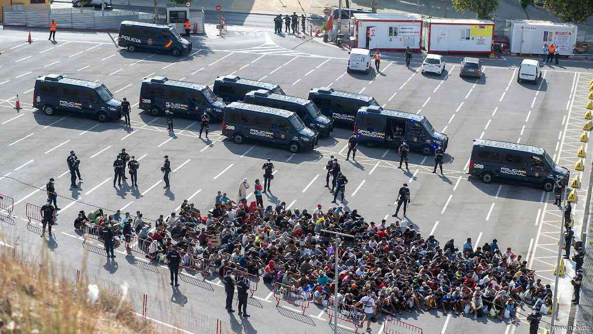 8000 Euro für "Überfahrt": Spanische Polizei nimmt fünf Schlepper fest