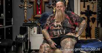 Na de dood van zijn vrouw zit tattoo-artiest Gert (62) twee jaar in het donker, nu neemt hij een rigoureus besluit