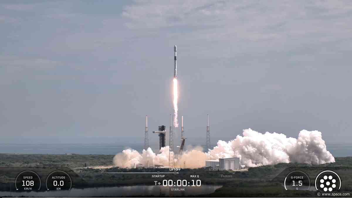 SpaceX launches 29 Starlink satellites, lands rocket on ship at sea (photos)