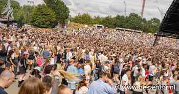 LIVE Lowlands | Dreunende bassen en languit in het zonnetje: ‘Dit is genieten’