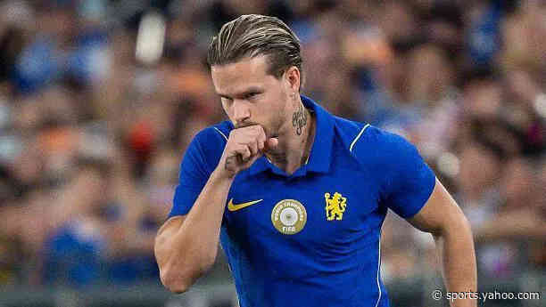 Chelsea reject initial Leeds loan bid for Mudryk