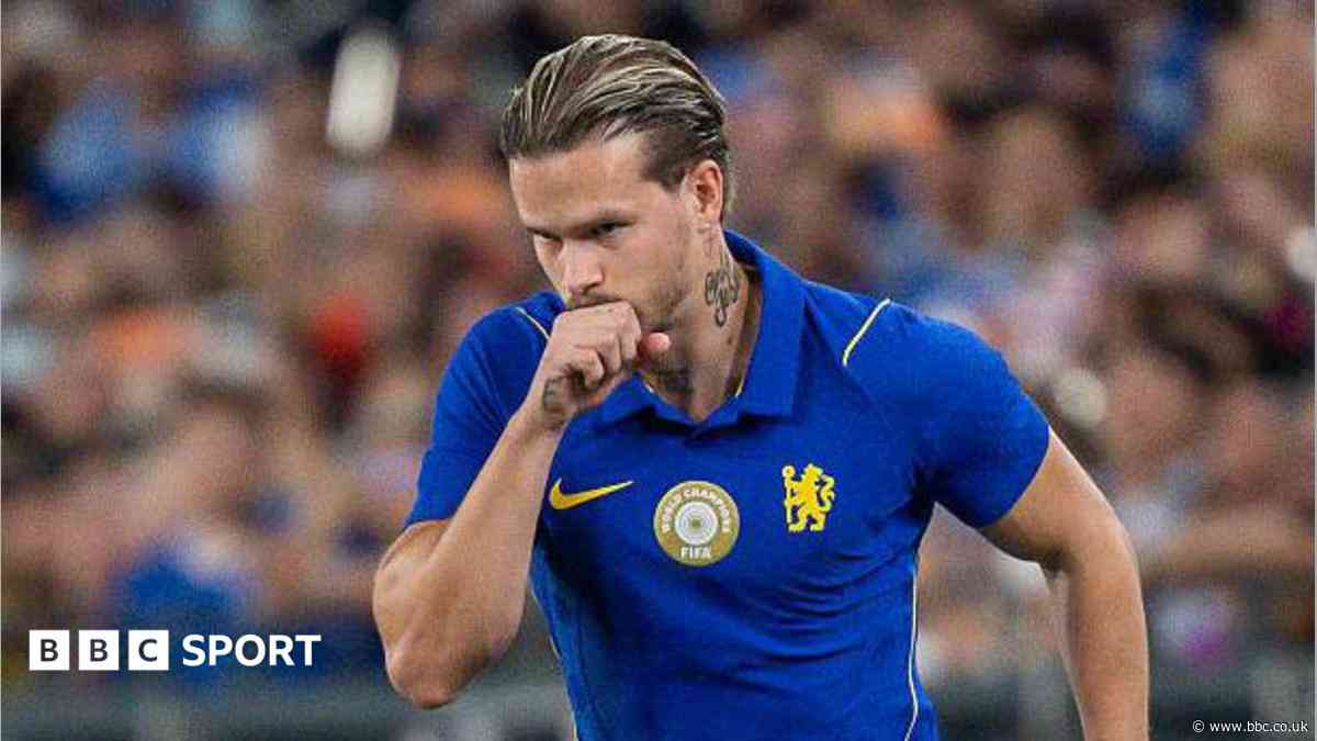 Chelsea reject initial Leeds loan bid for Mudryk