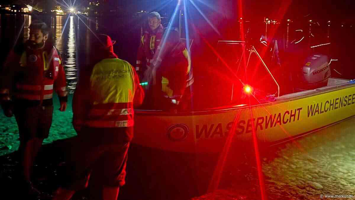 Kleidung unter Baum zurückgelassen: Nächtlicher Großeinsatz am Walchensee