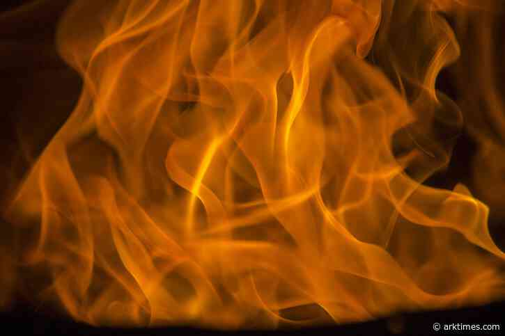 150 people evacuated as crews battle wildfire in south Arkansas