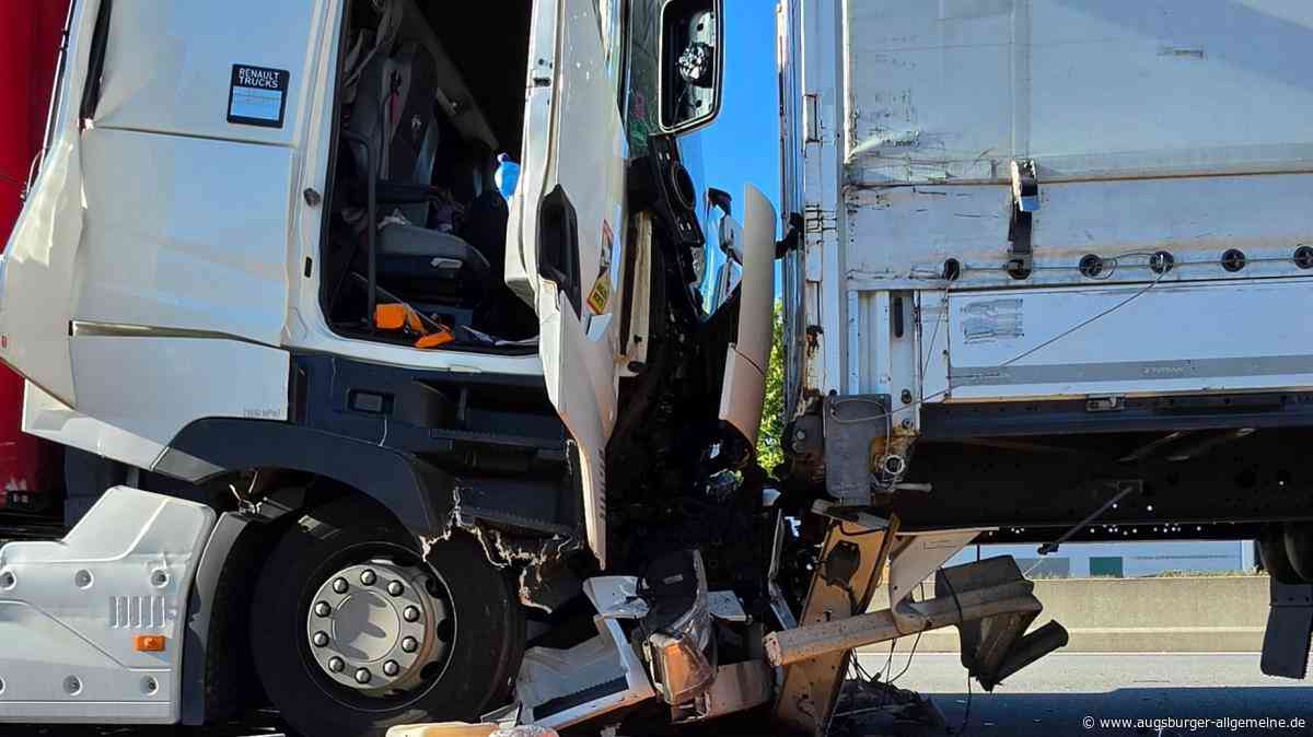 Spektakulärer Unfall auf der A8: Drei Laster und Auto krachen ineinander – Ermittlungen laufen