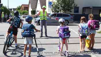 Die Augen und Ohren der Kinder: Der Alltag zweier Schulweghelfer in Moosburg