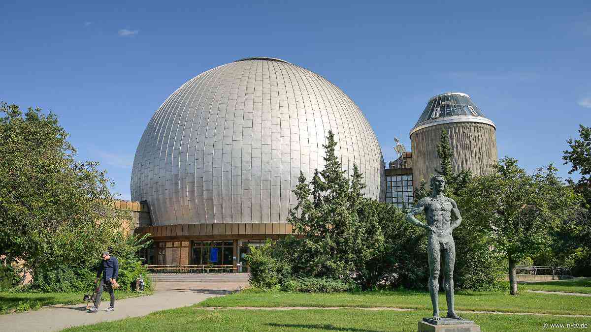 Beim Zeiss-Großplanetarium: Frauenleiche in Berliner Park entdeckt