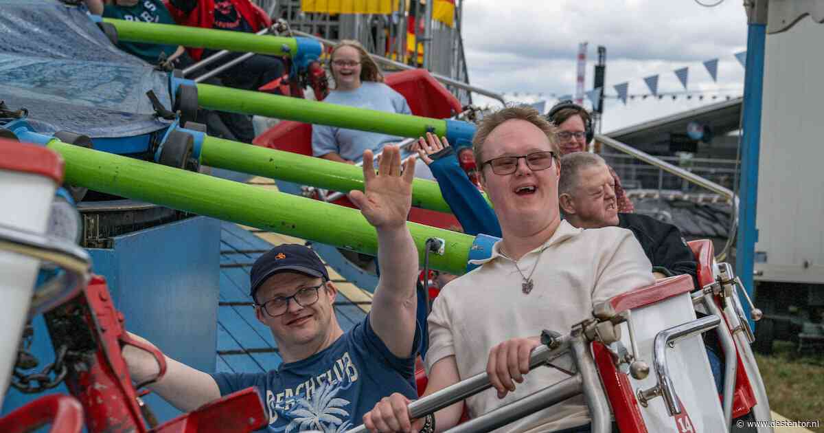 Op deze prikkelarme kermis in Klarenbeek is alles gratis, van de botsauto’s tot de achtste cola