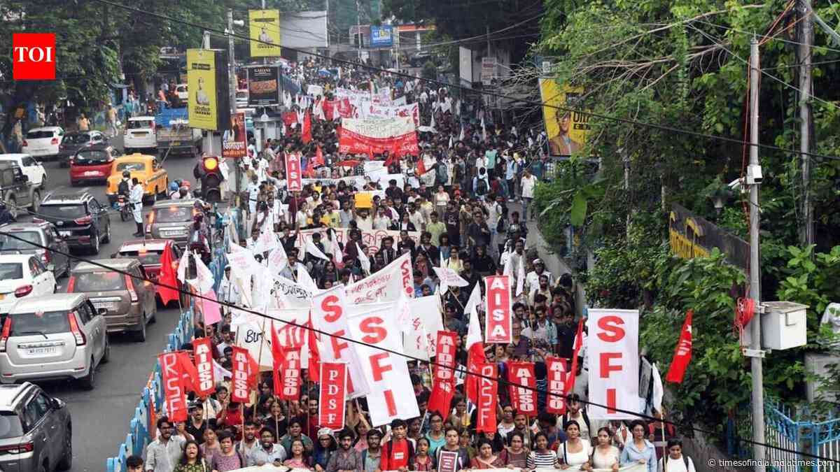 JU students, alumni rally against ‘campus terror’, teachers hold cease-work