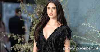 Wie zou in godsnaam deze schoenen dragen, dacht de pers: nu durft actrice Margaret Qualley het aan