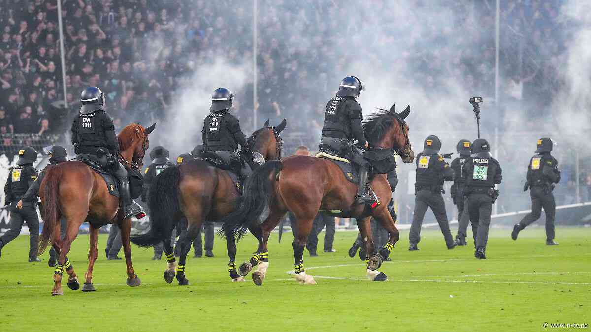 Pyro, Krawall, Eskalation: Polizei zu Pferde aufs Spielfeld: FCK gewinnt hitziges Pokal-Derby in 120. Minute