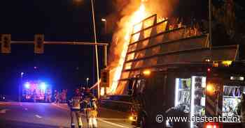 Geluidswal langs A10 bij Sloterdijk opnieuw in brand, metershoge vlammen slaan uit wal