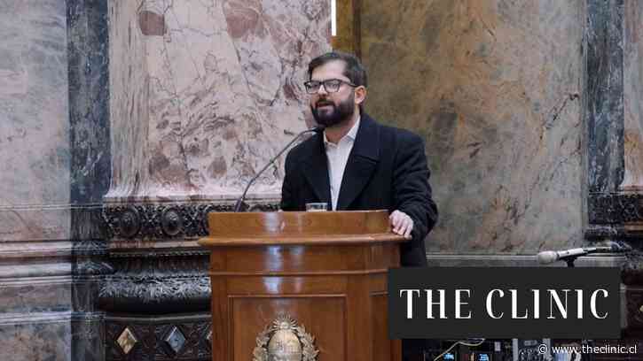 “Hoy día se habla de farmear aura”: La reflexión de Boric en el congreso de la izquierda en Montevideo