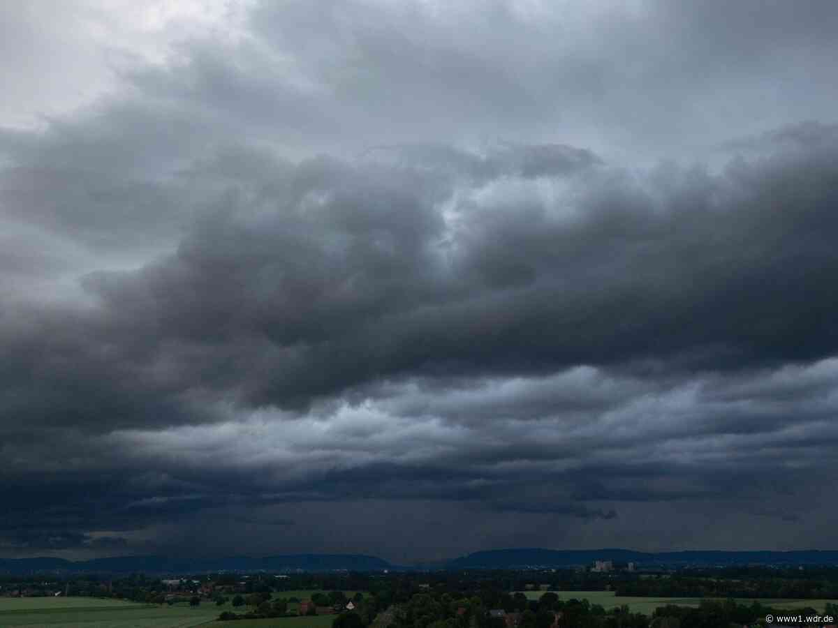 Gewitter und Regen ziehen über das Rheinland